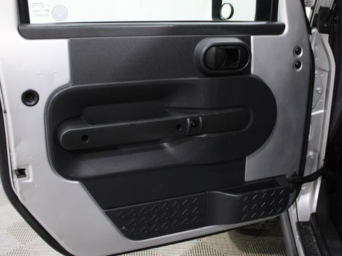 Used 2008 Jeep Wrangler Unlimited Sahara image 5