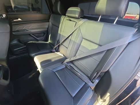 Used 2022 Volkswagen Atlas Cross Sport SEL R-Line AWD/4WD image 23