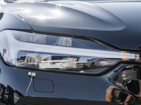 Certified 2022 Volvo XC60 B6 Inscription w/ Advanced Package image 13