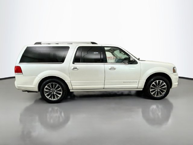 Used 2017 Lincoln Navigator L Select RWD image 8
