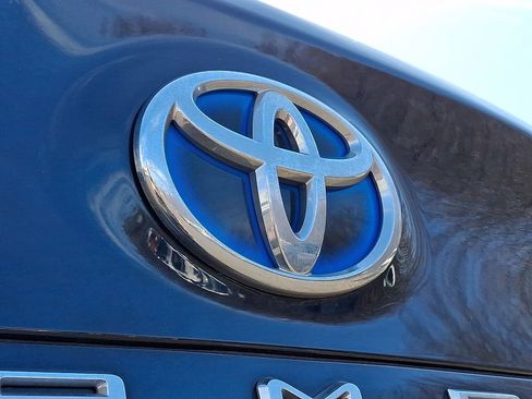 Used 2019 Toyota Camry LE image 30