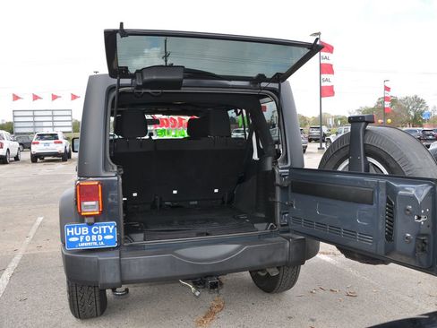 Used 2018 Jeep Wrangler Unlimited Sport S image 22
