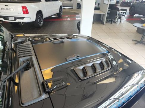 Used 2024 Jeep Wrangler Unlimited Rubicon 4xe AWD/4WD image 17