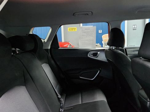 Used 2022 Kia Soul LX image 16