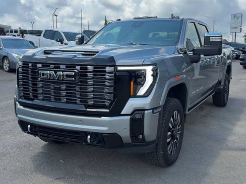 Used 2025 GMC Sierra 2500 Denali Ultimate AWD/4WD image 2