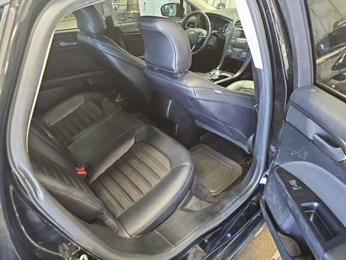 Used 2018 Ford Fusion SE w/ Equipment Group 201A image 11