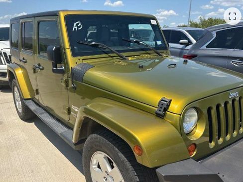 Used 2008 Jeep Wrangler Unlimited Sahara w/ Dual Top Group AWD/4WD image 2