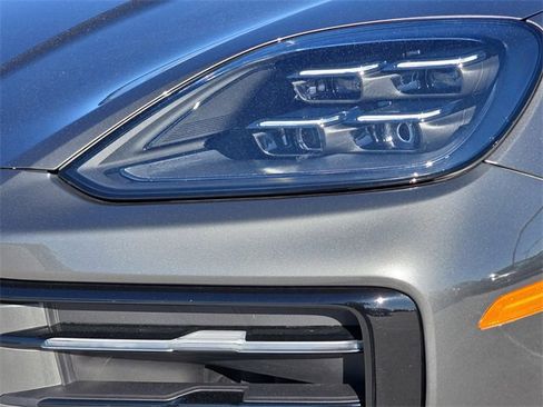 Used 2024 Porsche Cayenne Base image 35