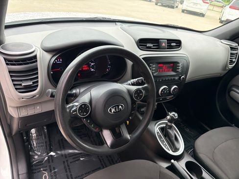 Used 2016 Kia Soul FWD image 13