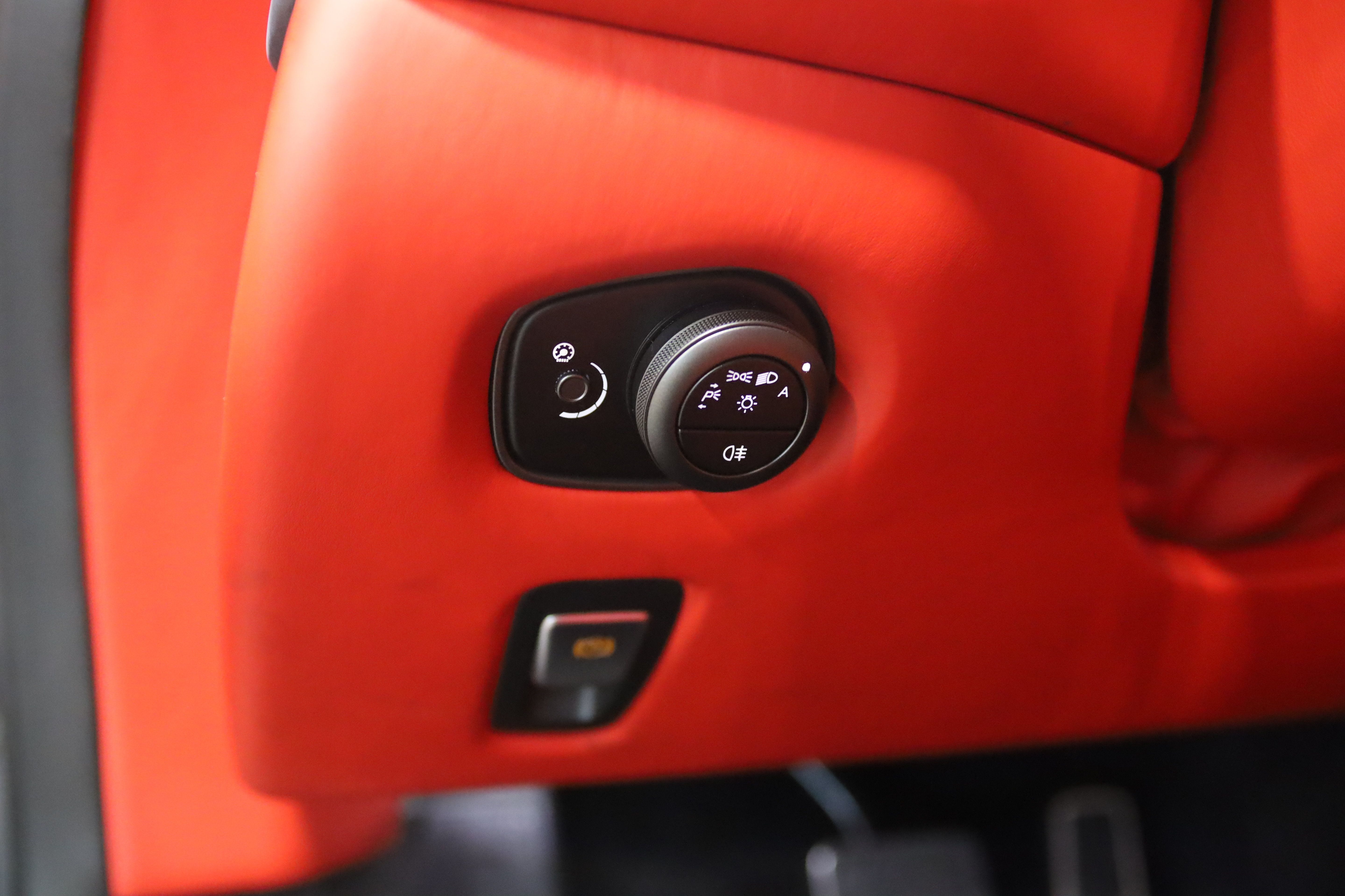 Used 2019 Aston Martin V8 Vantage Coupe RWD image 15