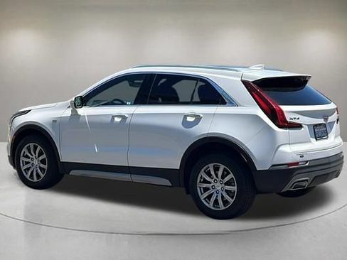 Used 2022 Cadillac XT4 Premium Luxury w/ Enhanced Visibility Package FWD image 4