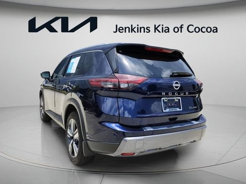 Used 2024 Nissan Rogue SL AWD/4WD image 6