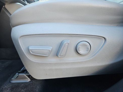 Used 2021 Toyota Highlander XLE image 12