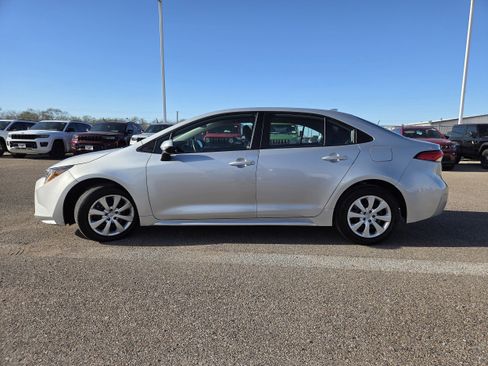 Used 2023 Toyota Corolla LE image 4