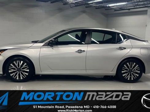 Used 2024 Nissan Altima 2.5 SV image 1
