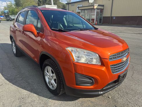 Used 2015 Chevrolet Trax LT w/ LT Sun and Sound Package AWD/4WD image 3