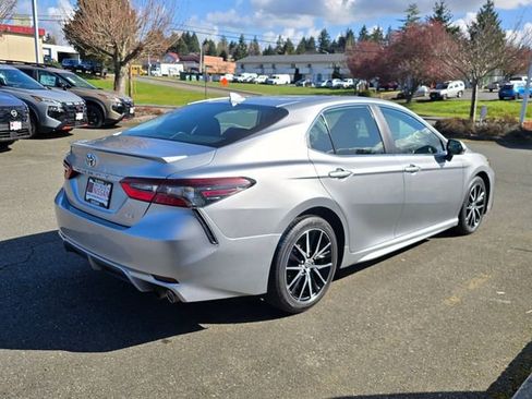 Used 2023 Toyota Camry SE image 7