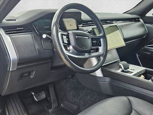 Used 2025 Land Rover Range Rover SE AWD/4WD image 9