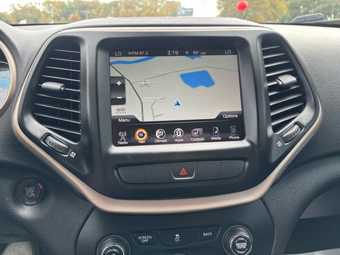 Used 2014 Jeep Cherokee Limited image 16