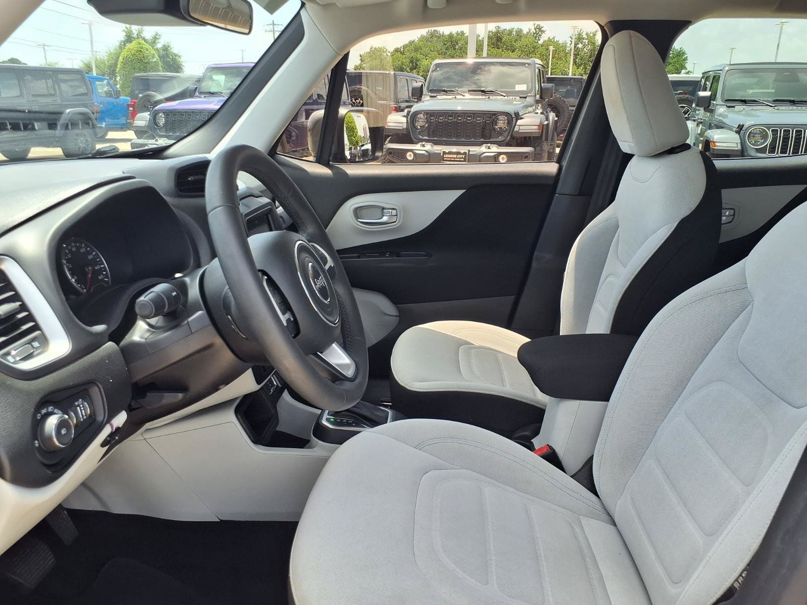 Used 2021 Jeep Renegade Latitude FWD image 13