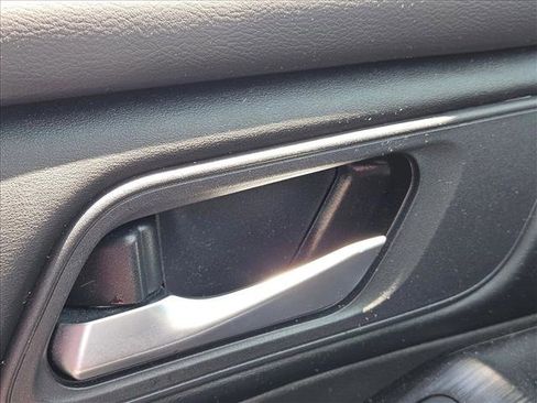 Used 2025 Nissan Rogue SV FWD image 15
