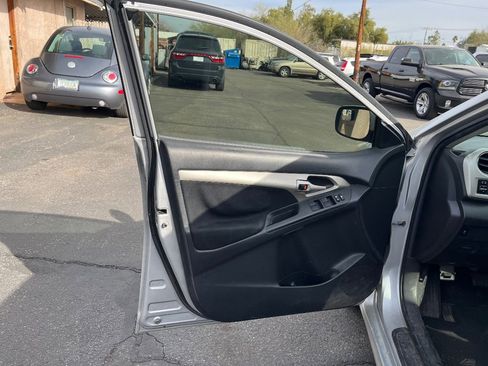 Used 2010 Toyota Matrix image 12