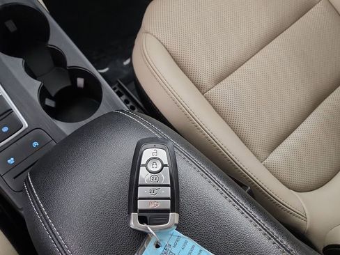 Used 2022 Ford Escape SEL image 21