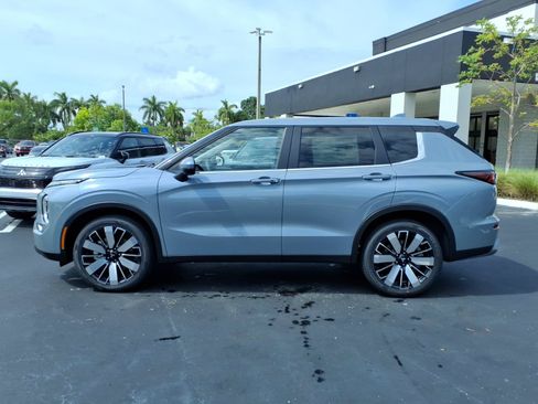 New 2026 Mitsubishi Outlander SE FWD image 3