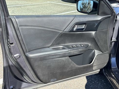 Used 2014 Honda Accord Sport image 17