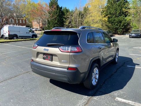Used 2019 Jeep Cherokee Latitude w/ Popular Appearance Group image 6