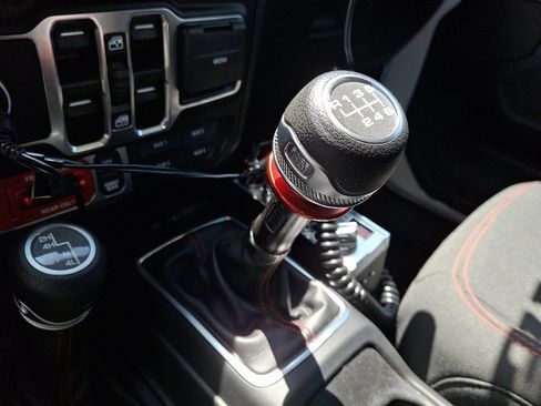 Used 2020 Jeep Gladiator Rubicon w/ Cold Weather Group image 14