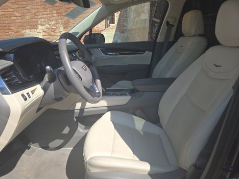 Certified 2025 Cadillac XT6 Premium Luxury image 6