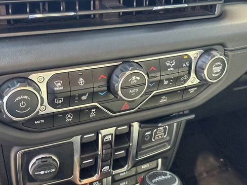 Used 2024 Jeep Gladiator Rubicon w/ Convenience Group image 24