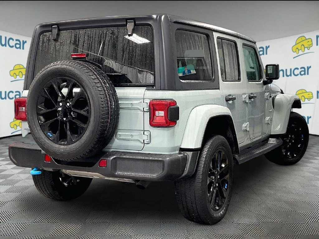 Used 2023 Jeep Wrangler Unlimited Sahara w/ Cold Weather Group AWD/4WD image 6