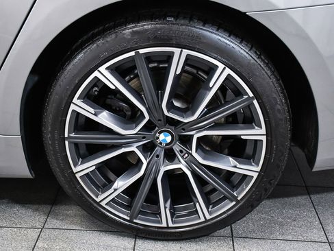 Used 2022 BMW 740i xDrive w/ M Sport Package AWD/4WD image 8