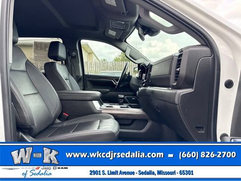 Used 2023 Chevrolet Silverado 1500 LTZ AWD/4WD image 32
