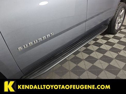 Used 2019 Chevrolet Suburban LT image 9