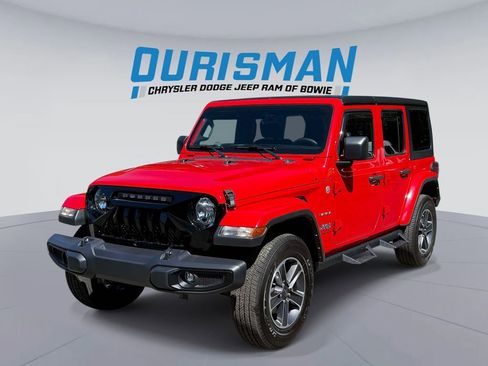 Used 2023 Jeep Wrangler Unlimited Sahara AWD/4WD image 5