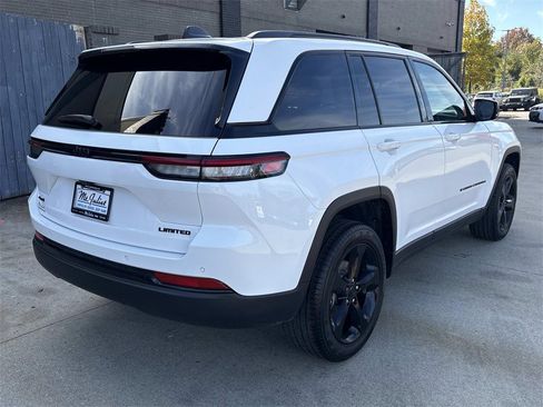 New 2025 Jeep Grand Cherokee Limited w/ Black Appearance Package image 9