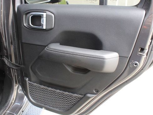 Used 2022 Jeep Wrangler Unlimited Sahara AWD/4WD image 27
