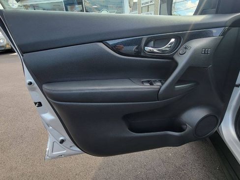Used 2018 Nissan Rogue SL w/ Premium Package AWD/4WD image 13