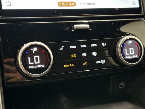 Used 2025 Land Rover Discovery S AWD/4WD image 18