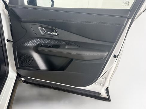 Used 2024 Nissan Ariya FWD image 31
