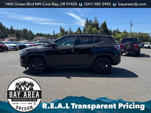 Used 2025 Jeep Compass Latitude w/ Convenience Group AWD/4WD image 8