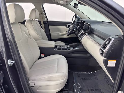 Used 2021 Kia Sorento S image 14