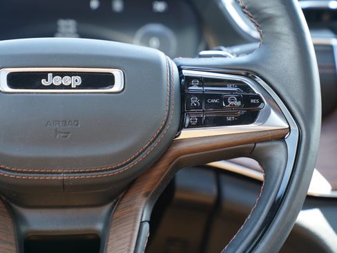 Used 2023 Jeep Grand Cherokee Summit w/ Adv Protech Group IV AWD/4WD image 20