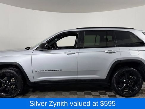 Used 2023 Jeep Grand Cherokee Altitude AWD/4WD image 5