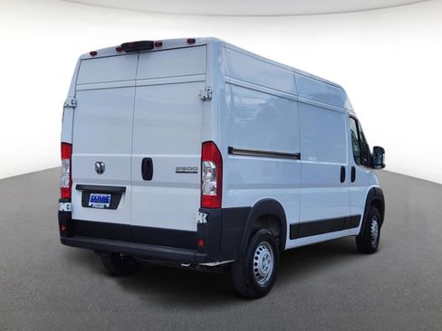 Used 2024 RAM ProMaster 2500 w/ Convenience Group FWD image 3