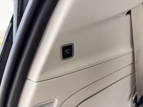 Used 2020 Chrysler Pacifica Limited w/ Advanced Safetytec Group image 19