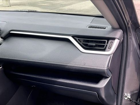 Used 2025 Toyota RAV4 XLE AWD/4WD image 13